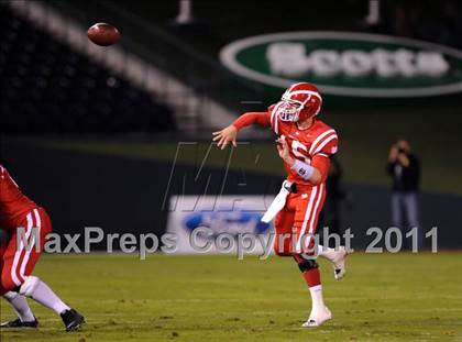 Thumbnail 3 in Mater Dei vs. Servite photogallery.