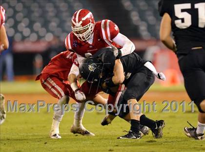 Thumbnail 3 in Mater Dei vs. Servite photogallery.