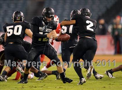 Thumbnail 2 in Mater Dei vs. Servite photogallery.