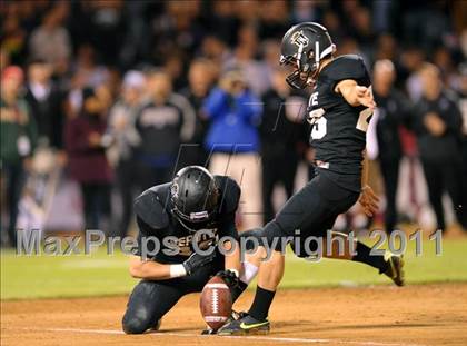 Thumbnail 1 in Mater Dei vs. Servite photogallery.