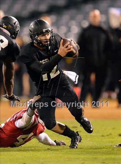 Thumbnail 1 in Mater Dei vs. Servite photogallery.