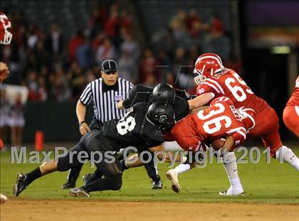 Thumbnail 3 in Mater Dei vs. Servite photogallery.