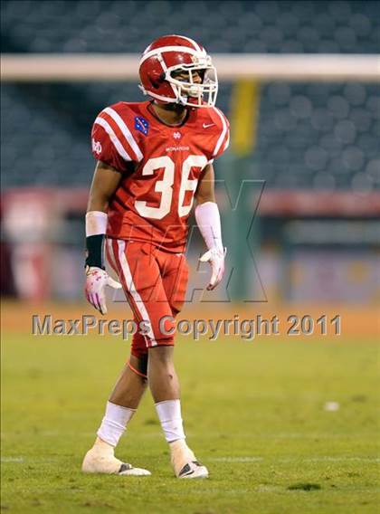 Thumbnail 3 in Mater Dei vs. Servite photogallery.