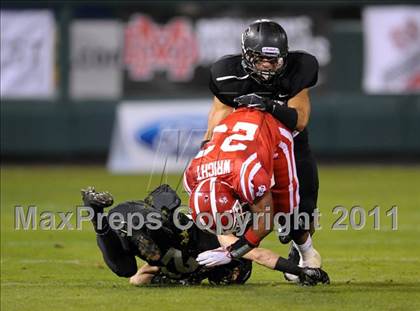 Thumbnail 2 in Mater Dei vs. Servite photogallery.