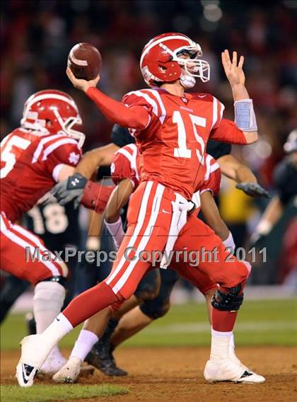 Thumbnail 1 in Mater Dei vs. Servite photogallery.