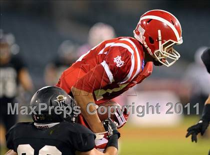 Thumbnail 2 in Mater Dei vs. Servite photogallery.