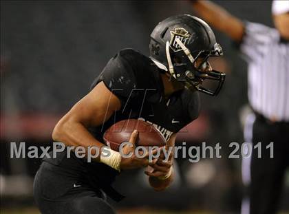 Thumbnail 3 in Mater Dei vs. Servite photogallery.