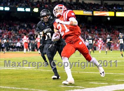 Thumbnail 3 in Mater Dei vs. Servite photogallery.