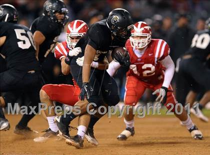 Thumbnail 2 in Mater Dei vs. Servite photogallery.