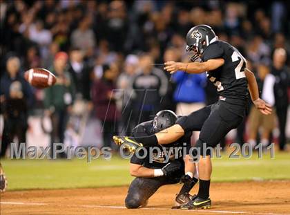 Thumbnail 2 in Mater Dei vs. Servite photogallery.
