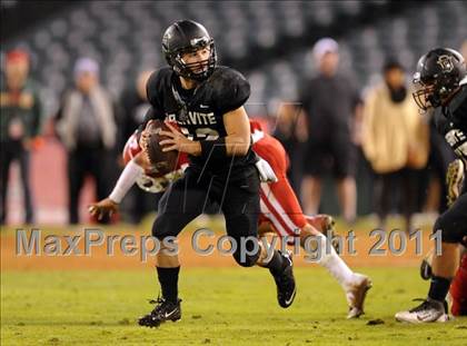 Thumbnail 2 in Mater Dei vs. Servite photogallery.