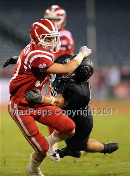 Thumbnail 3 in Mater Dei vs. Servite photogallery.