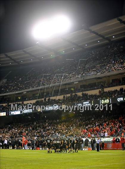 Thumbnail 2 in Mater Dei vs. Servite photogallery.
