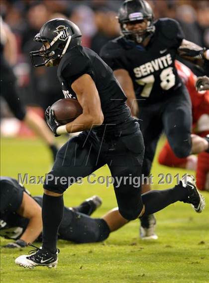 Thumbnail 1 in Mater Dei vs. Servite photogallery.