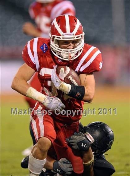 Thumbnail 3 in Mater Dei vs. Servite photogallery.