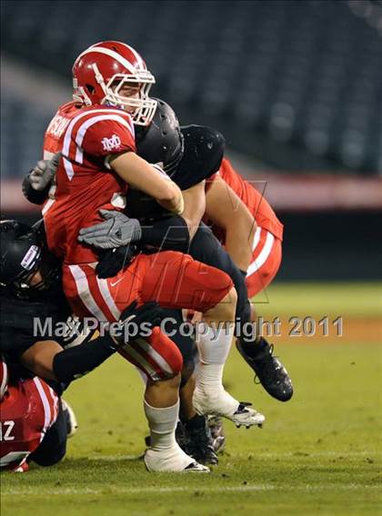 Thumbnail 2 in Mater Dei vs. Servite photogallery.