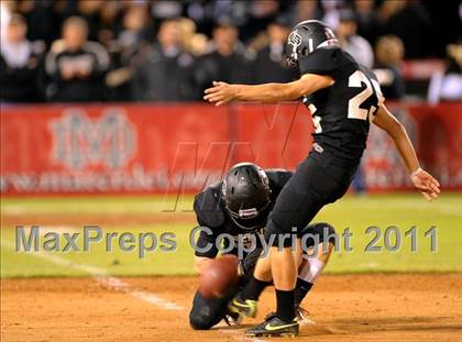 Thumbnail 1 in Mater Dei vs. Servite photogallery.