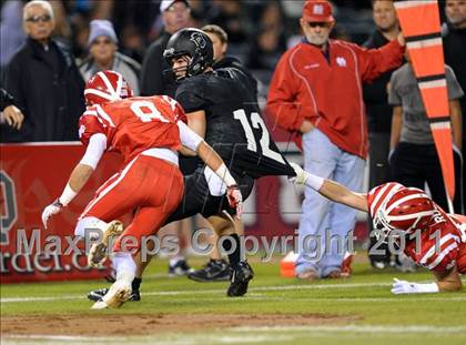 Thumbnail 2 in Mater Dei vs. Servite photogallery.