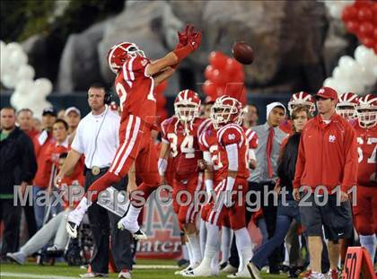 Thumbnail 2 in Mater Dei vs. Servite photogallery.