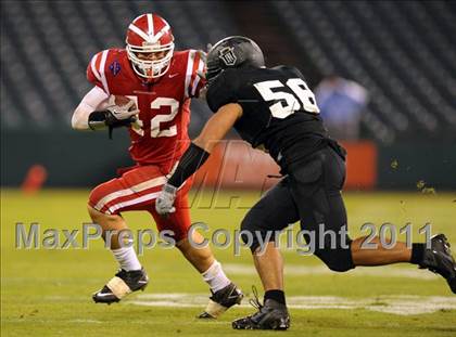 Thumbnail 3 in Mater Dei vs. Servite photogallery.