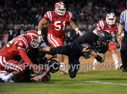 Thumbnail 2 in Mater Dei vs. Servite photogallery.