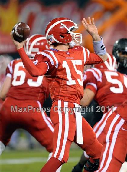 Thumbnail 3 in Mater Dei vs. Servite photogallery.