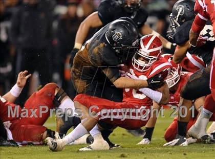 Thumbnail 2 in Mater Dei vs. Servite photogallery.