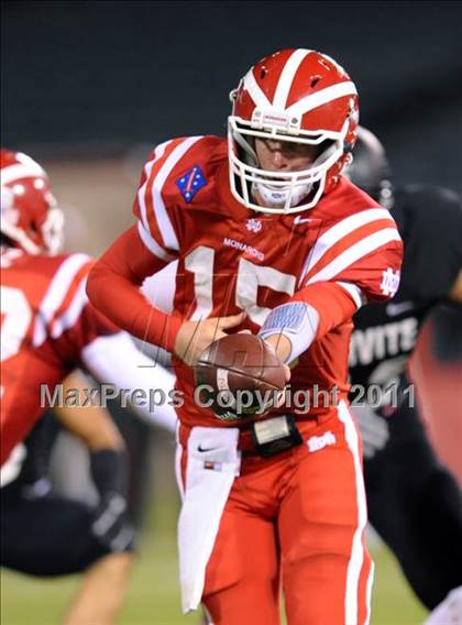 Thumbnail 2 in Mater Dei vs. Servite photogallery.