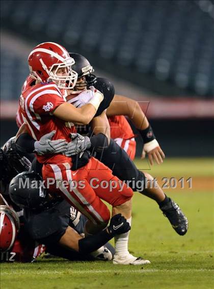 Thumbnail 3 in Mater Dei vs. Servite photogallery.