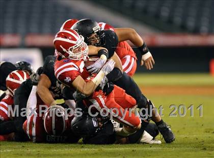 Thumbnail 1 in Mater Dei vs. Servite photogallery.