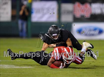 Thumbnail 1 in Mater Dei vs. Servite photogallery.