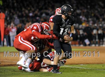 Thumbnail 2 in Mater Dei vs. Servite photogallery.