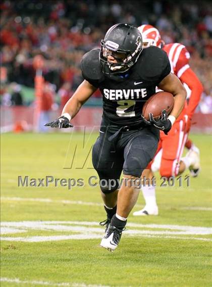 Thumbnail 3 in Mater Dei vs. Servite photogallery.
