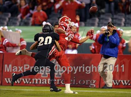 Thumbnail 2 in Mater Dei vs. Servite photogallery.