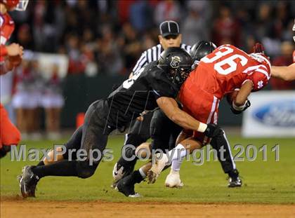 Thumbnail 2 in Mater Dei vs. Servite photogallery.