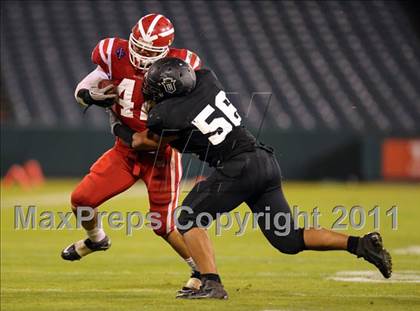 Thumbnail 2 in Mater Dei vs. Servite photogallery.
