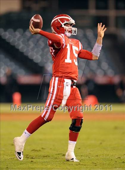 Thumbnail 3 in Mater Dei vs. Servite photogallery.