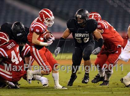 Thumbnail 2 in Mater Dei vs. Servite photogallery.