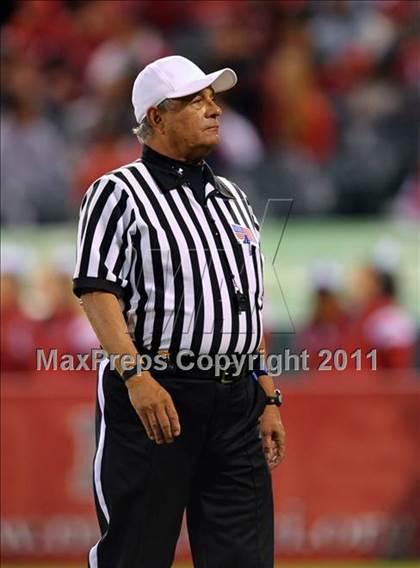 Thumbnail 1 in Mater Dei vs. Servite photogallery.
