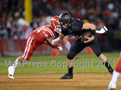 Thumbnail 2 in Mater Dei vs. Servite photogallery.