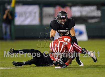 Thumbnail 3 in Mater Dei vs. Servite photogallery.