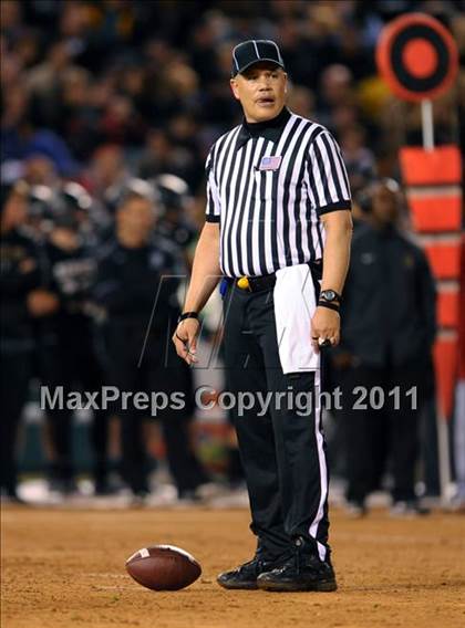 Thumbnail 2 in Mater Dei vs. Servite photogallery.