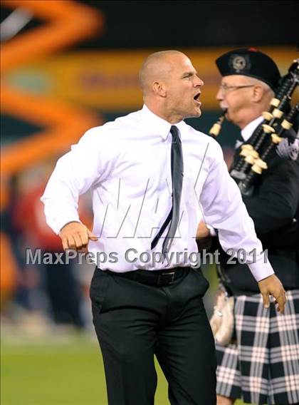 Thumbnail 1 in Mater Dei vs. Servite photogallery.