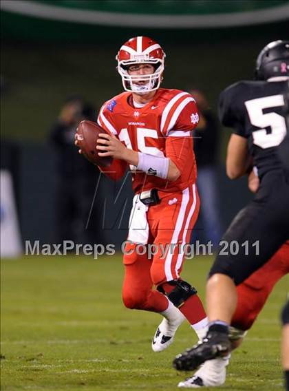 Thumbnail 2 in Mater Dei vs. Servite photogallery.