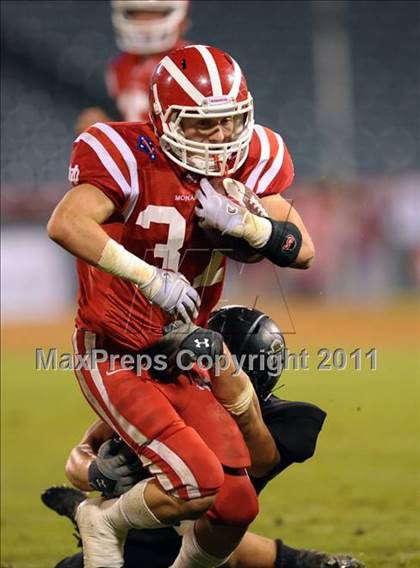 Thumbnail 2 in Mater Dei vs. Servite photogallery.