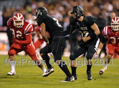 Thumbnail 1 in Mater Dei vs. Servite photogallery.