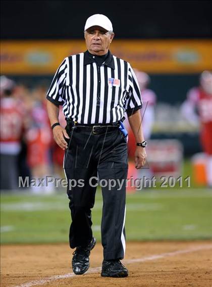 Thumbnail 2 in Mater Dei vs. Servite photogallery.