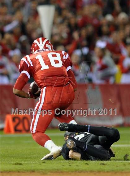 Thumbnail 2 in Mater Dei vs. Servite photogallery.
