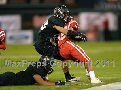 Thumbnail 1 in Mater Dei vs. Servite photogallery.