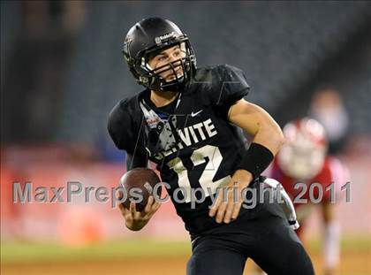 Thumbnail 3 in Mater Dei vs. Servite photogallery.